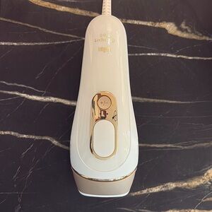 Braun IPL Silk Expert Pro 5 Hair Removal Device